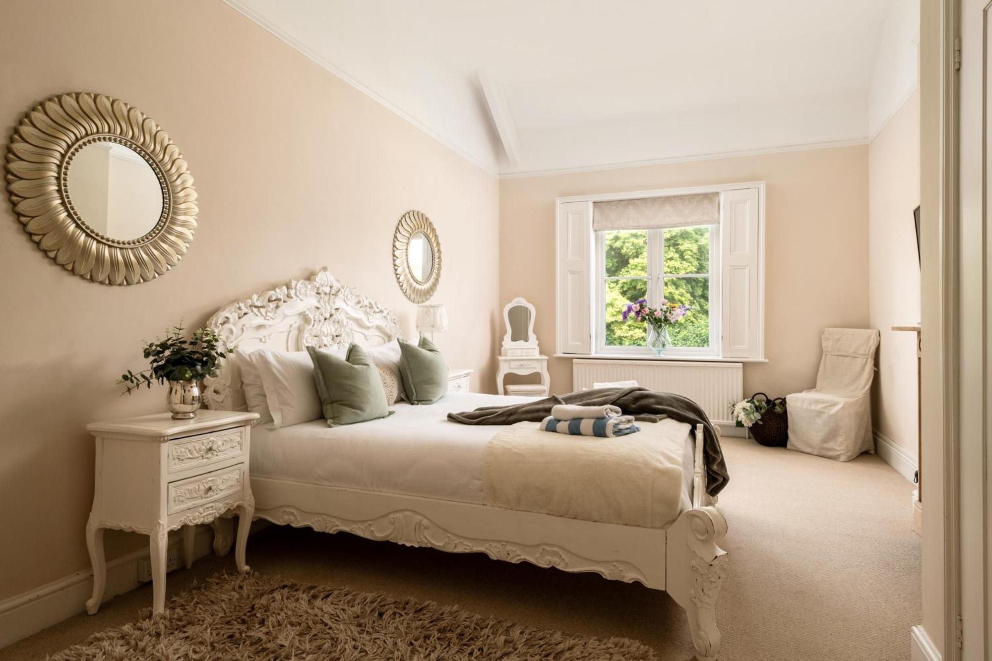 Вилла Downwood Vineyard Manor In Idyllic Countryside Бландфорд-Форум Экстерьер фото