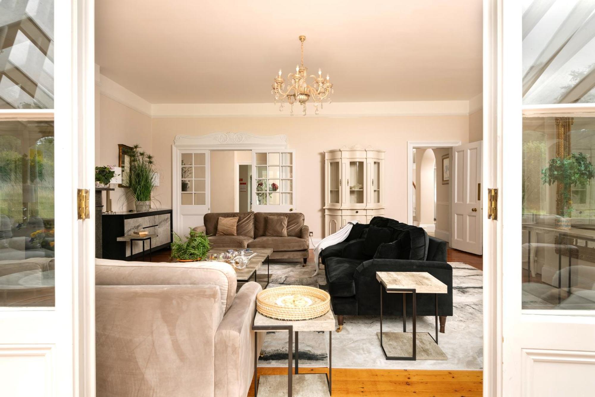 Вилла Downwood Vineyard Manor In Idyllic Countryside Бландфорд-Форум Экстерьер фото