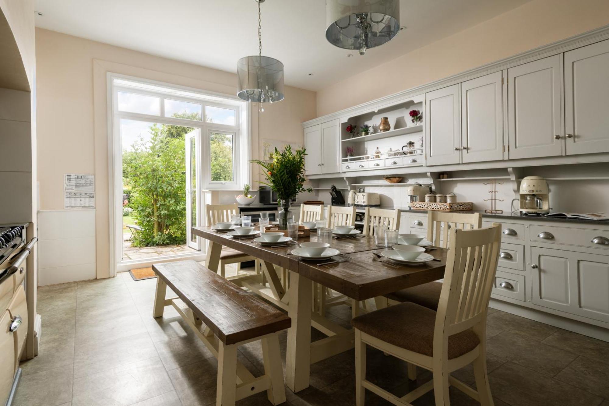 Вилла Downwood Vineyard Manor In Idyllic Countryside Бландфорд-Форум Экстерьер фото