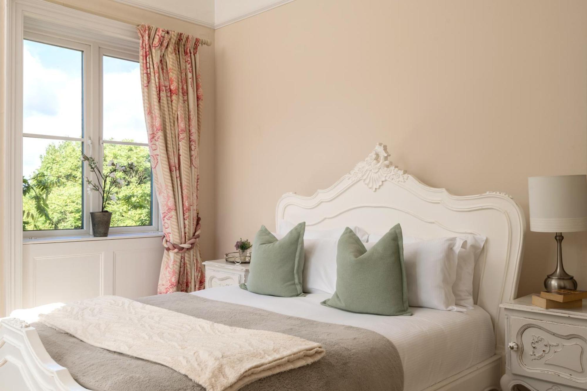 Вилла Downwood Vineyard Manor In Idyllic Countryside Бландфорд-Форум Экстерьер фото